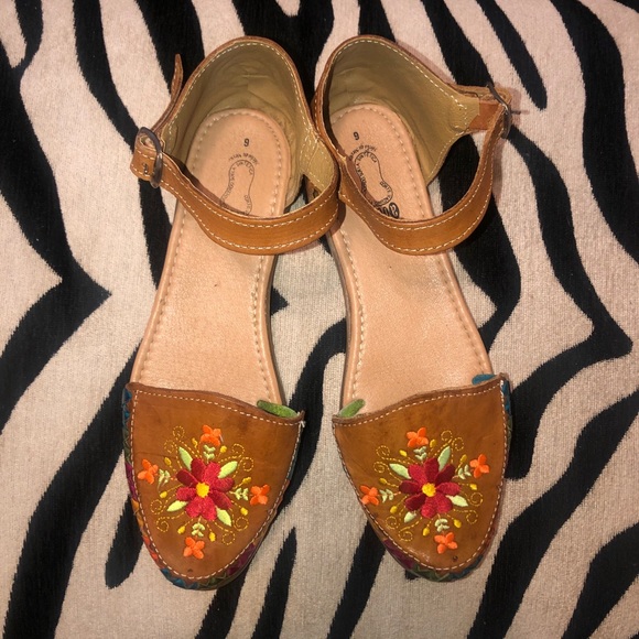 Sandals - Picture 4 of 4